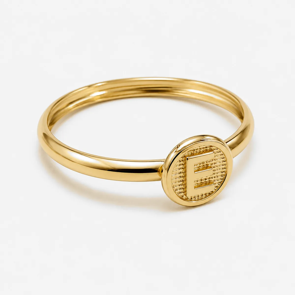 Anillo Letra Inicial E en oro 18K