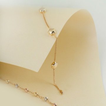 Collar de joyería fina y elegante en oro rosa y plata.