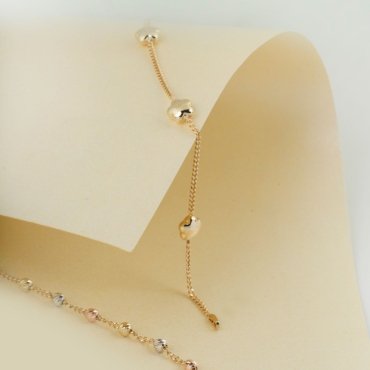 Collar de joyería fina y elegante en oro rosa y plata.