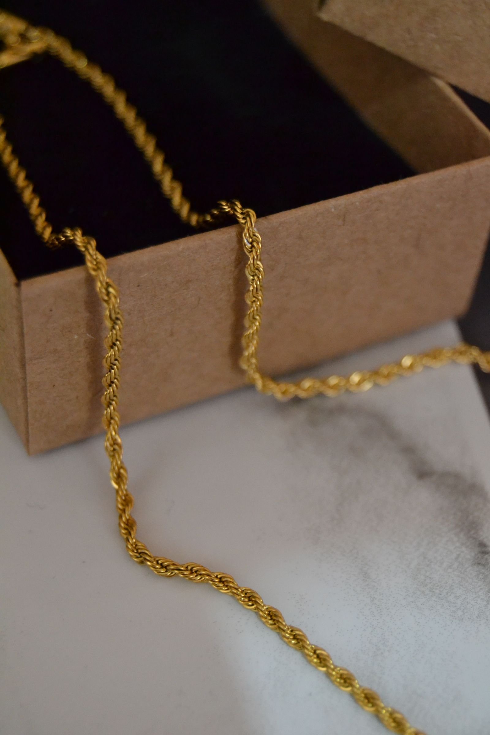 Joyería de oro 18K estilo editorial